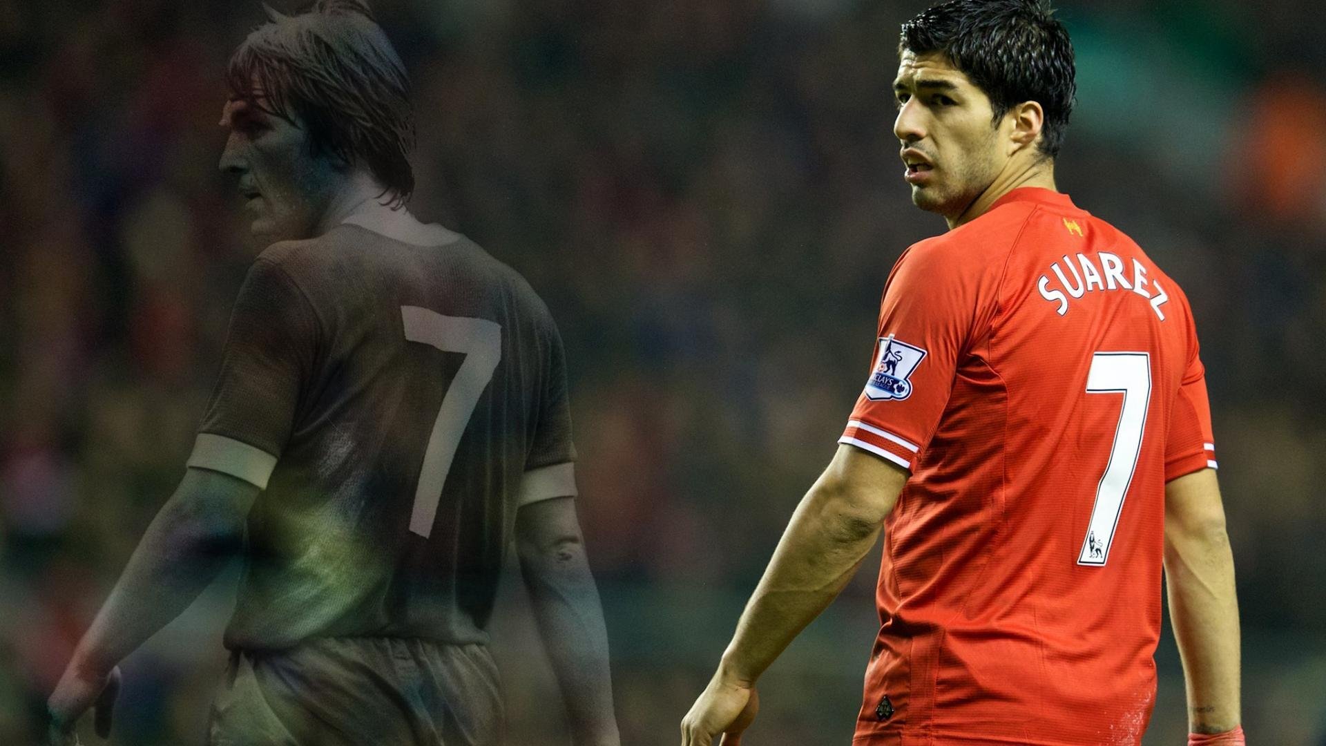 _场边观众：球迷盛会尽显激情_，球迷观赛时看到精彩瞬间,会激动得