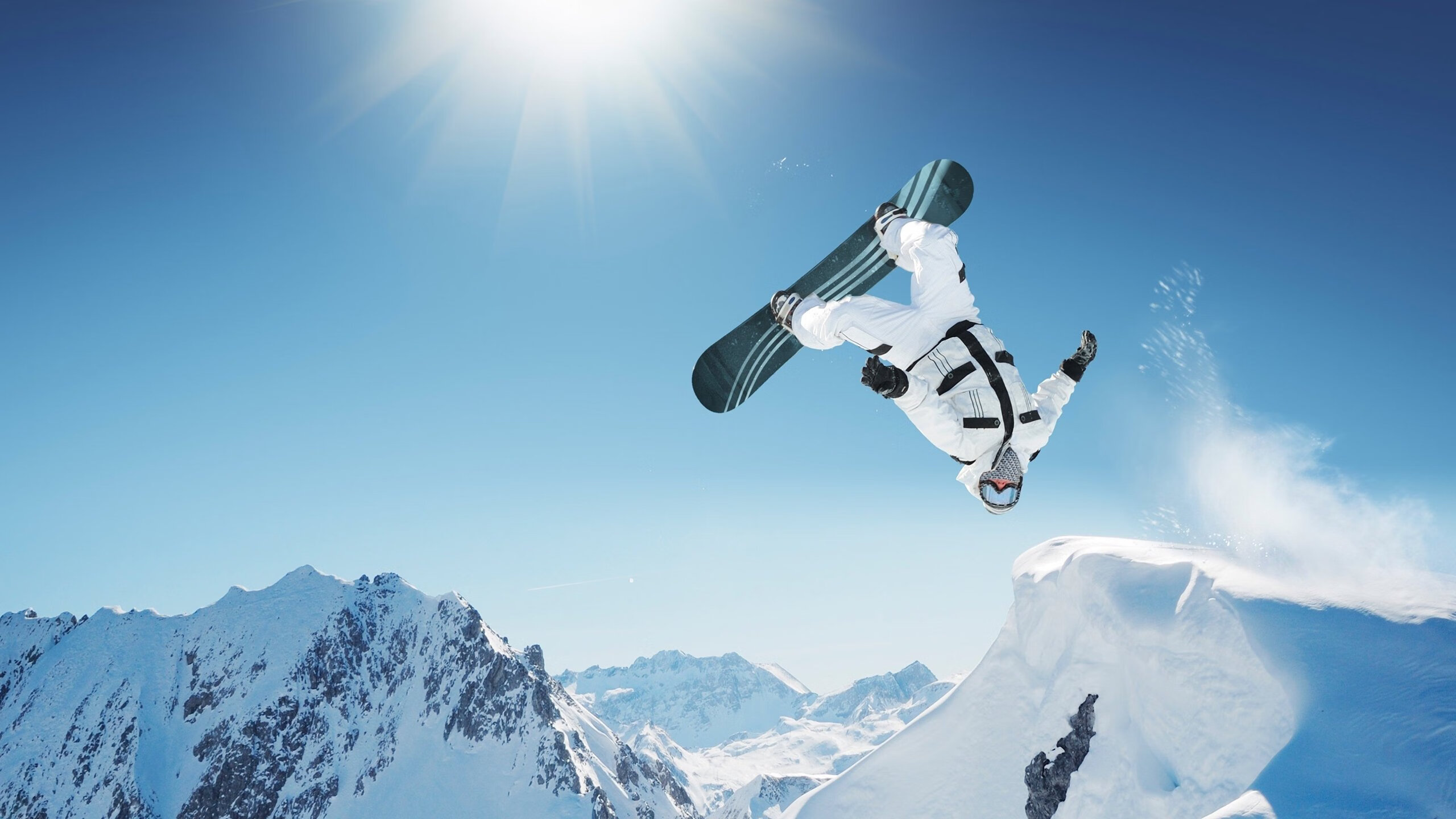 《2025英雄联盟全球总决赛，决赛现场气氛炸裂》，2020英雄联盟全球总决赛结束了吗